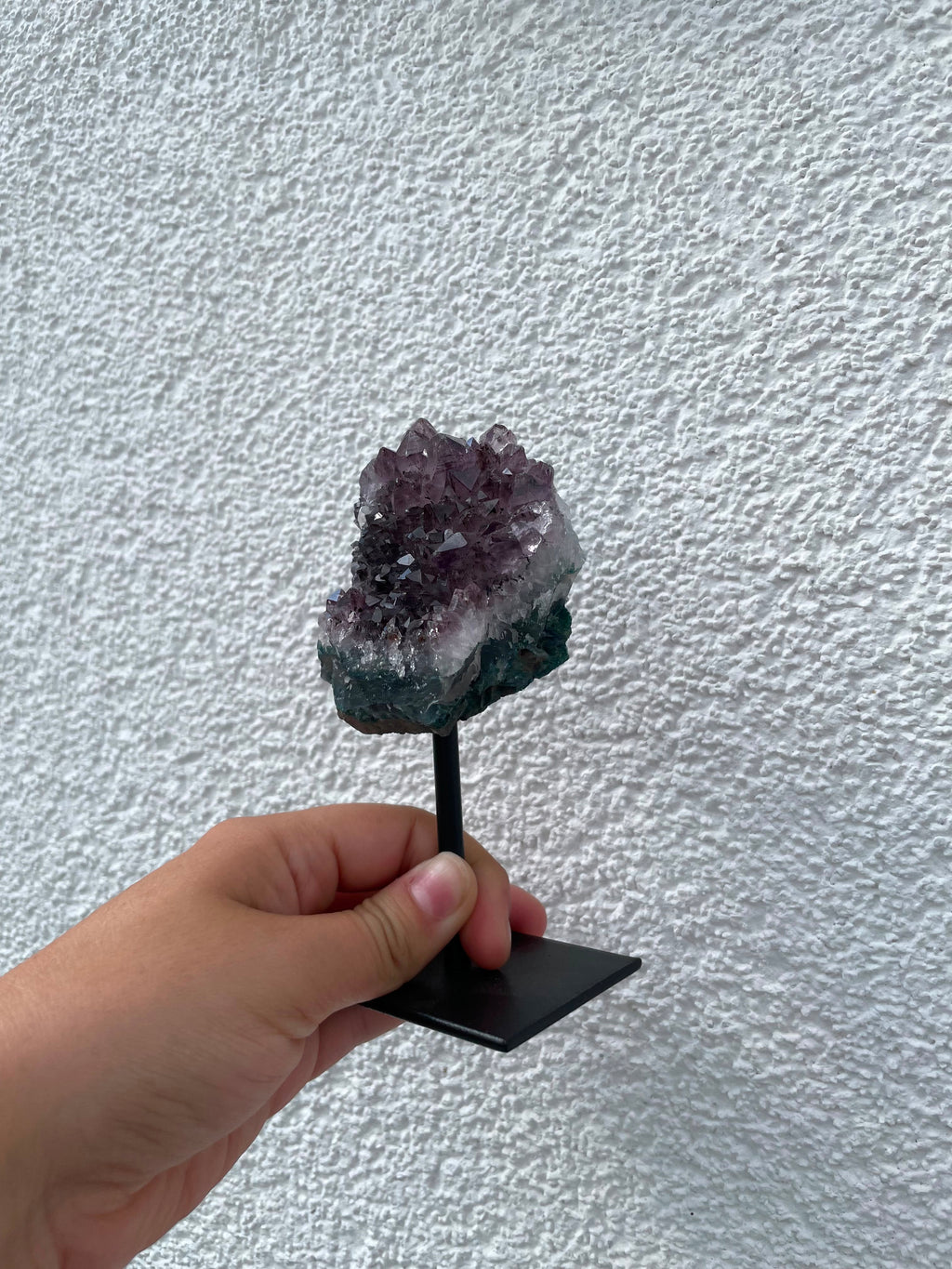 Amethyst auf Metallständer