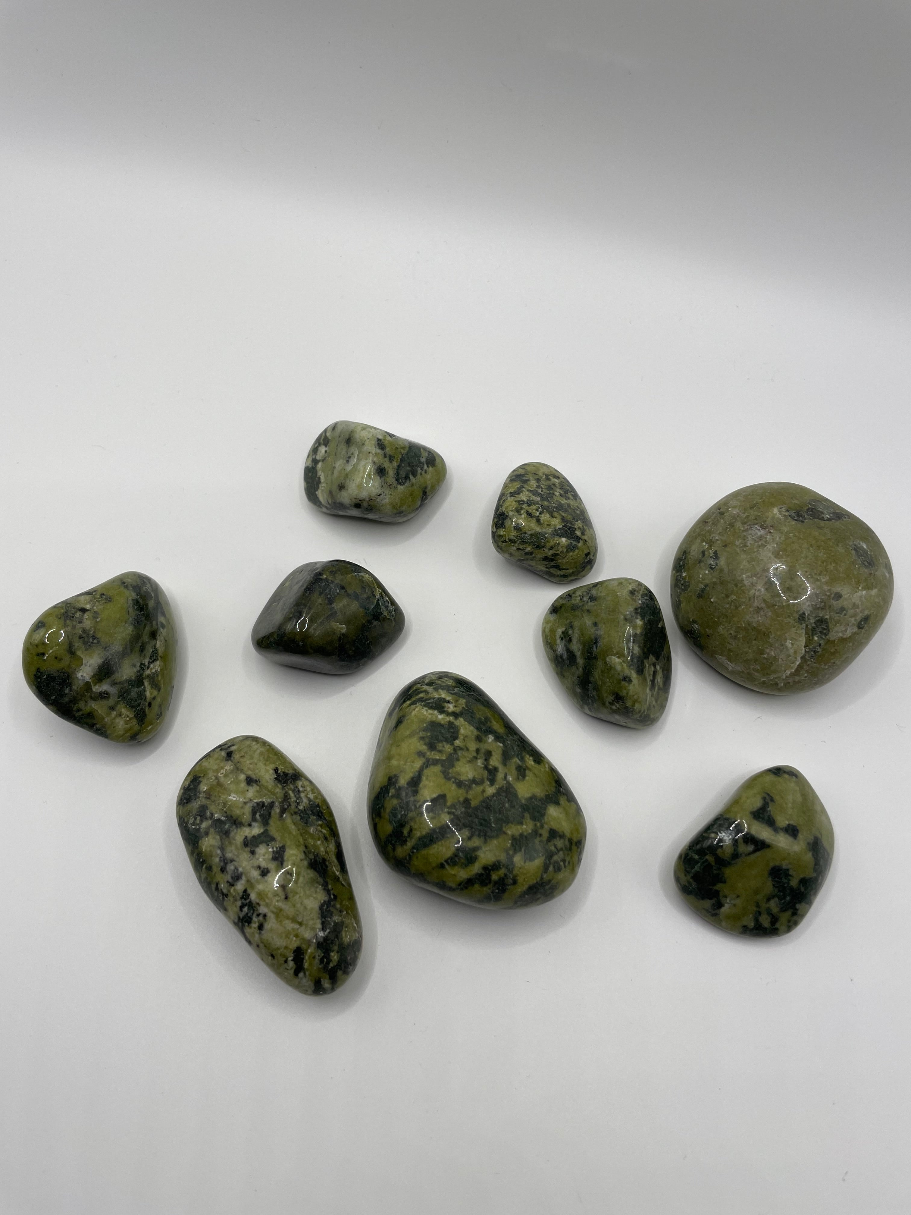 Serpentin Trommelstein